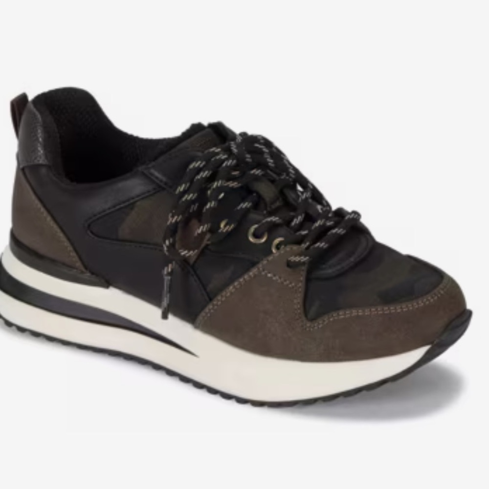 Womens Baretraps |camo print|Cabriole.Like new!#slimsneakers#cushion#walk&hike